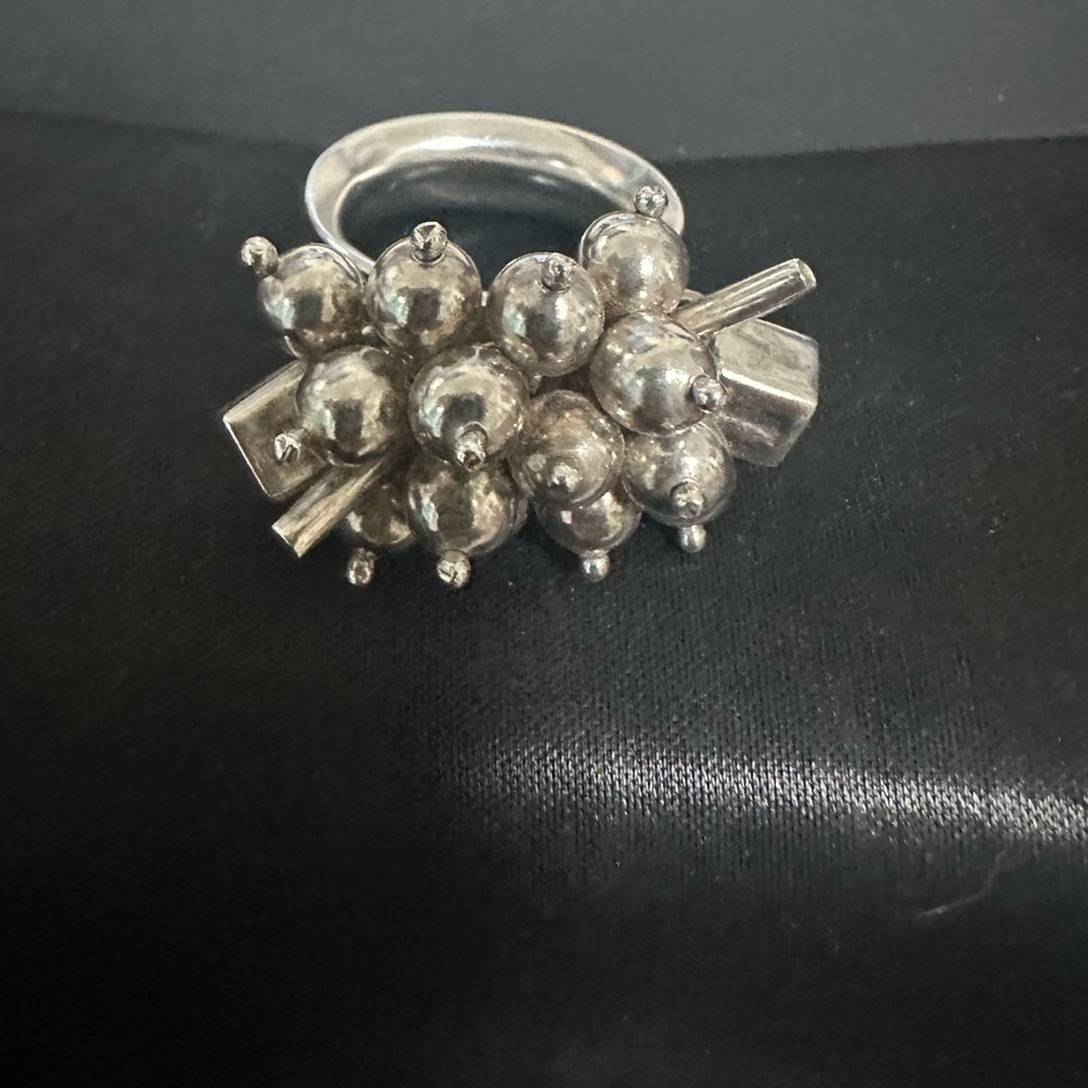 Absolutely a killer ring, don’t miss out this beauty!